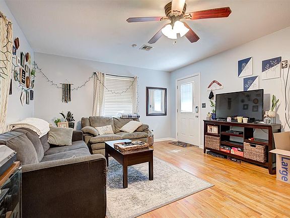5th image of 118 S Cockrel Ave