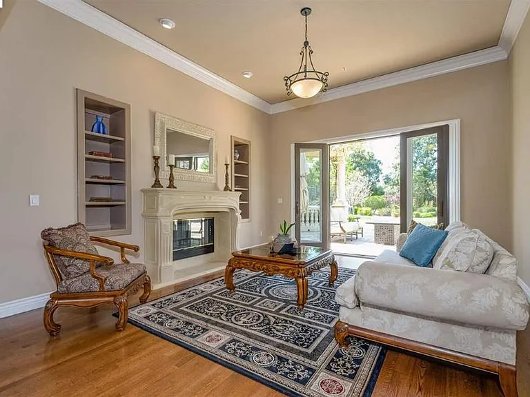 865 Piemonte Dr — Photo 2