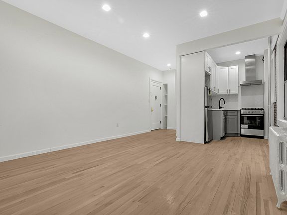 4th image of 309 W 99th St #52