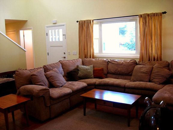 3rd image of 1435 Bonnell Dr