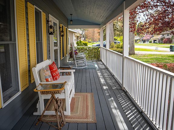 4th image of 1086 Ivanhoe Dr