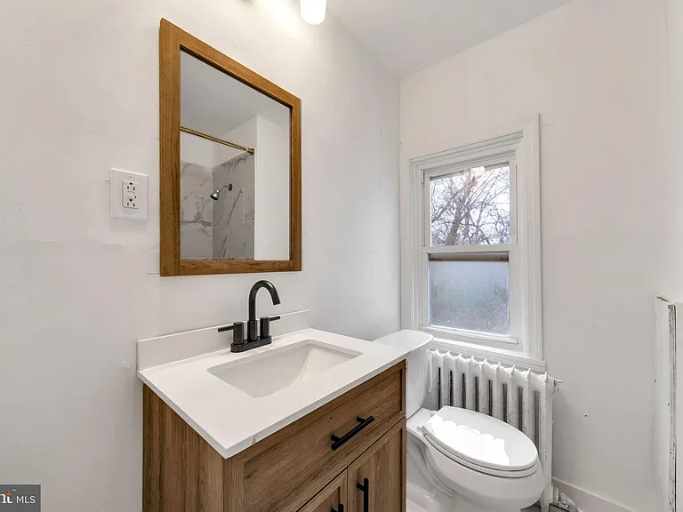 12 Montrose Ave — Photo 4
