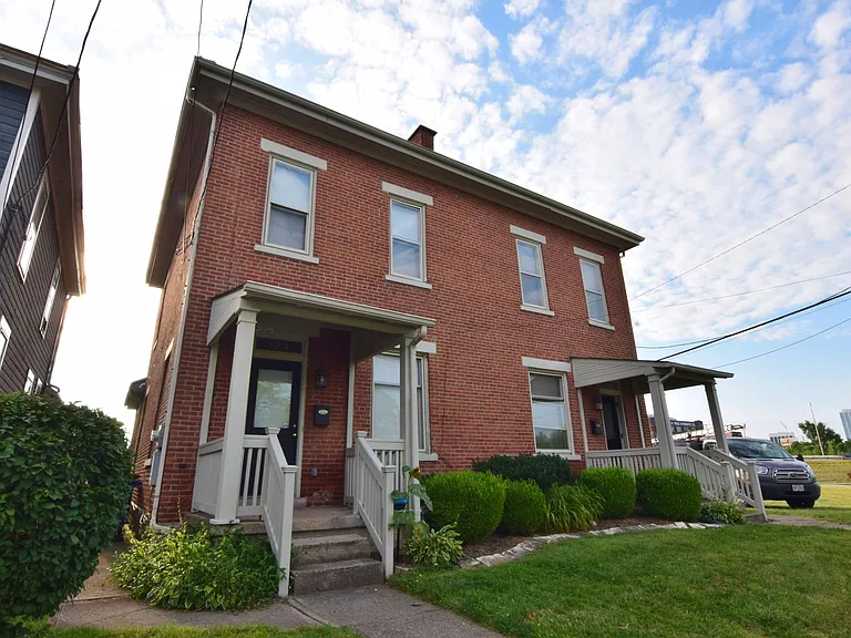 684 Hamlet St — Photo 1
