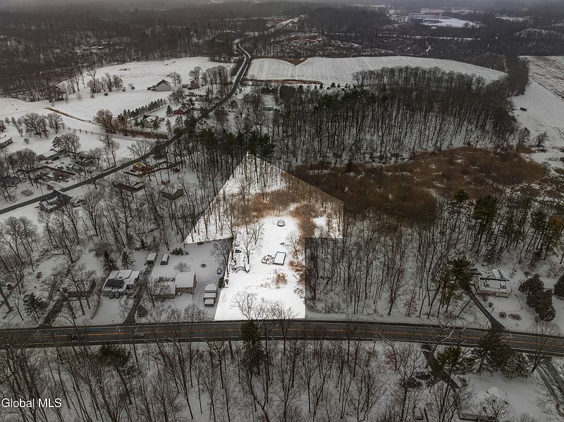 4th image of 983 River Road
