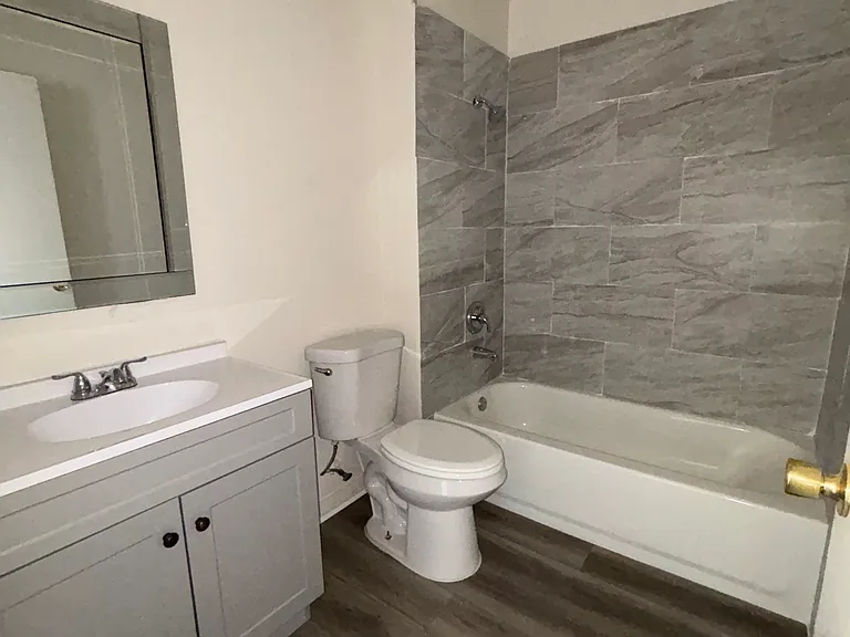 1134 E Avenue Q #5 — Photo 4