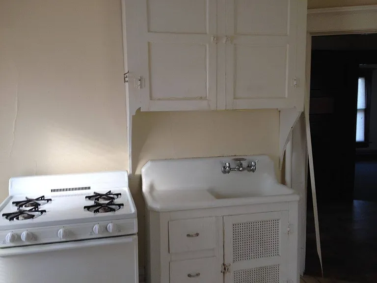 518 1/2 Locust St — Photo 1