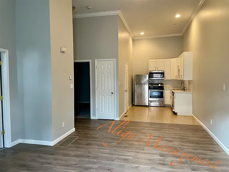 2722 Chippewa St #B — Photo 11