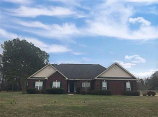 24 Myrick Dr, Deatsville, AL 36022