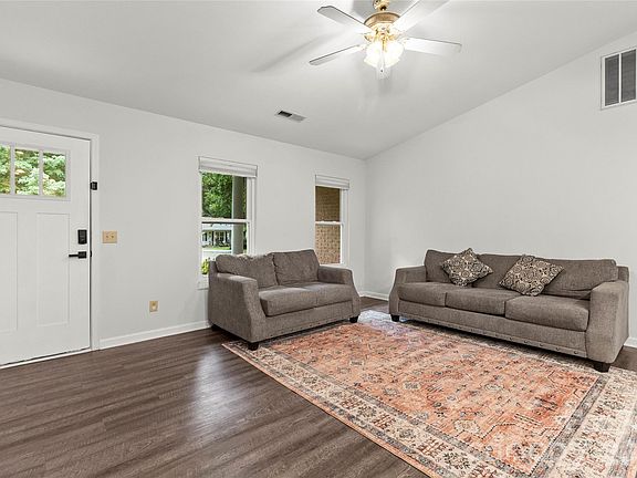 4th image of 132 Lismark Dr