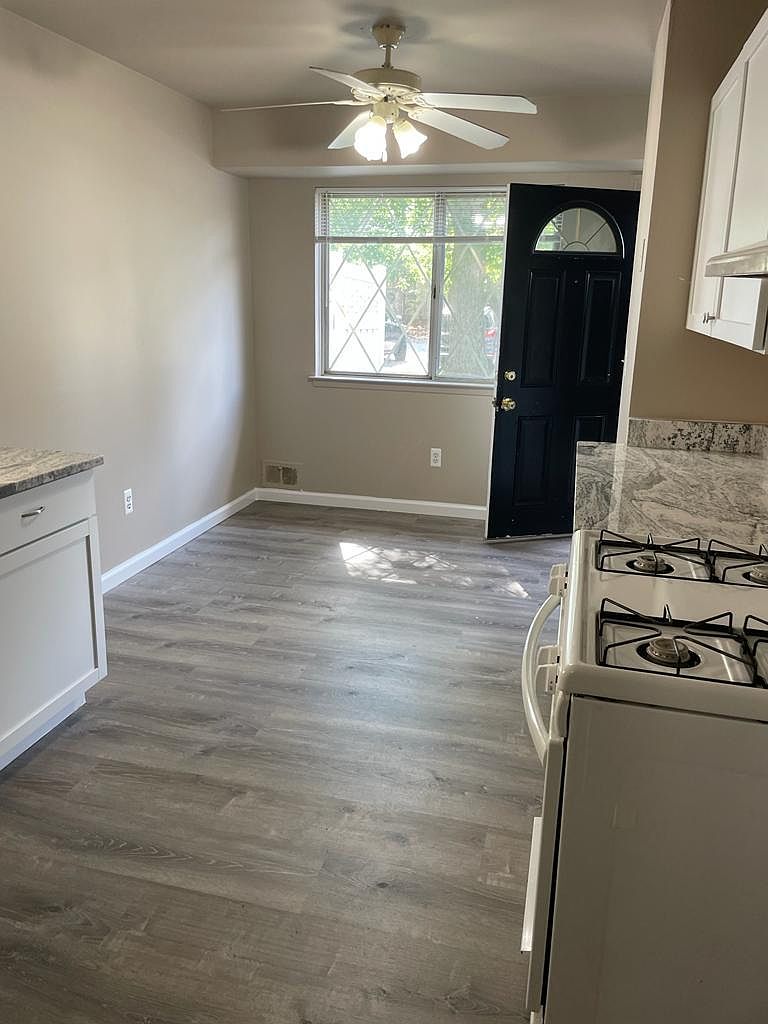 24923 Mayfair St, Flat Rock, MI 48134 Zillow