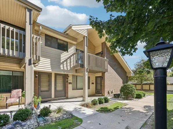 1657 South Carriage LANE, New Berlin, WI 53151