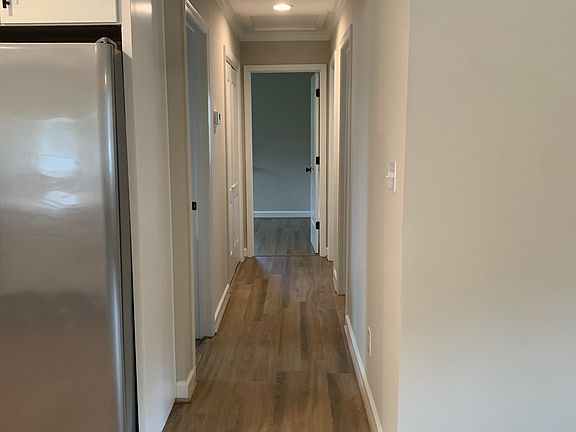 5th image of 150 Barclay Rd
