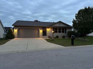 987 Sharon Ct, Middlebury, IN 46540