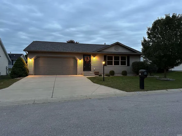 987 Sharon Ct, Middlebury, IN 46540