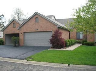 978 Hickory Dr, Brighton, MI 48116