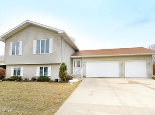 2498 S 35th St, Grand Forks, ND 58201