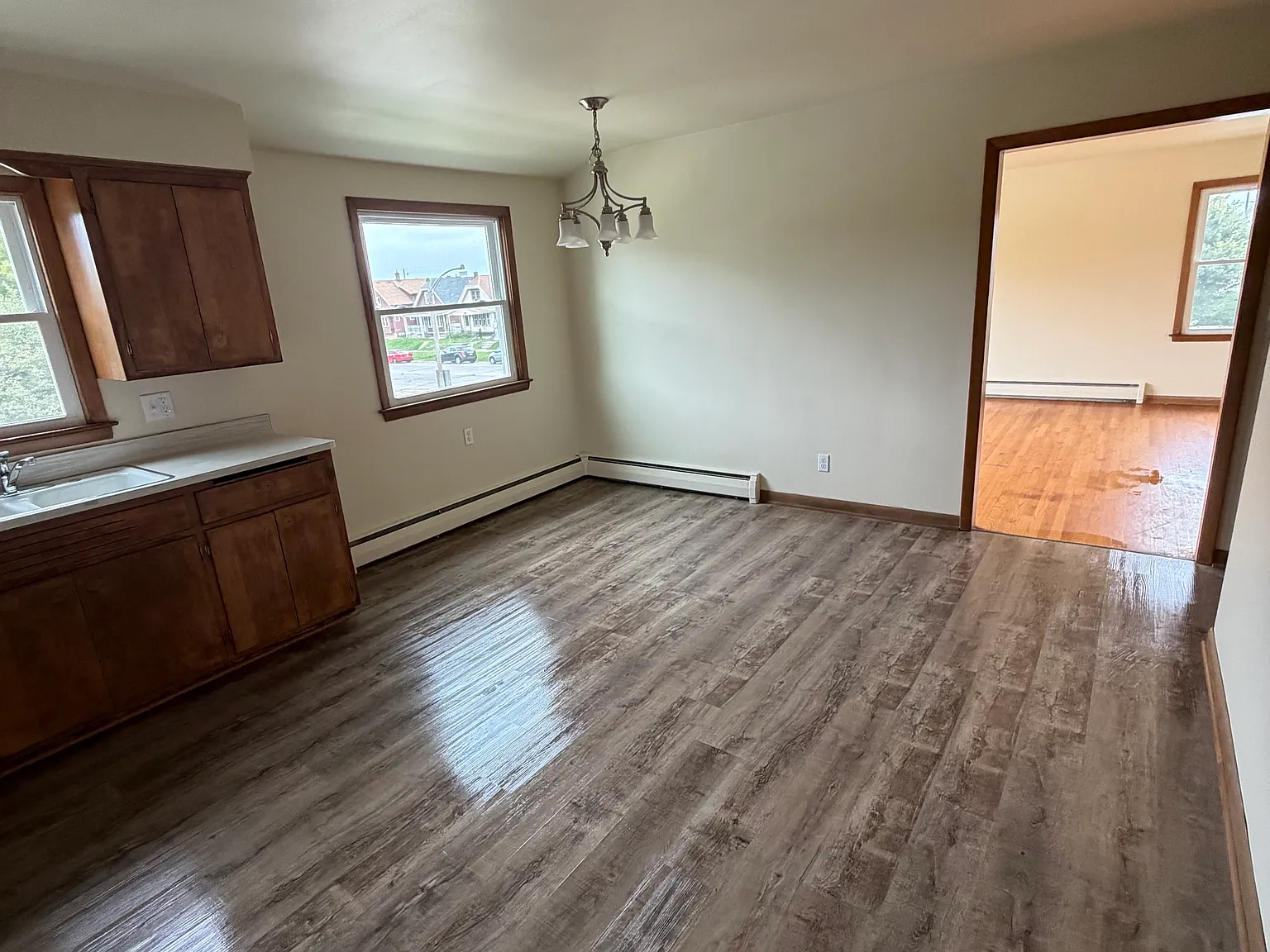 1 bed, 1100 sqft, $1,400 — Photo 2