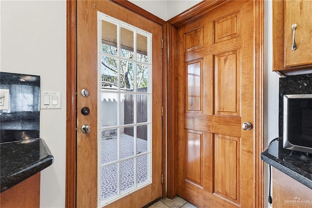2 bed, 3.0 bath, 1274 sqft, $1,250 — Photo 3