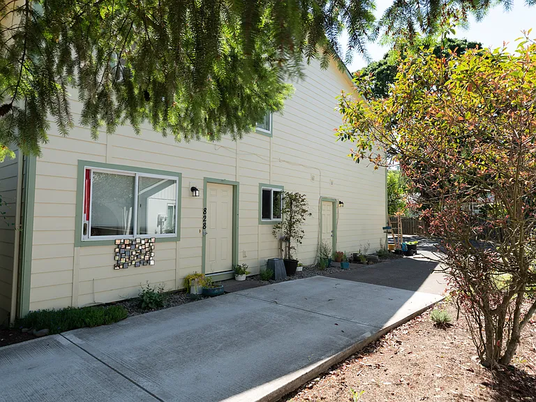 Lynda Vista Duplexes — Photo 29