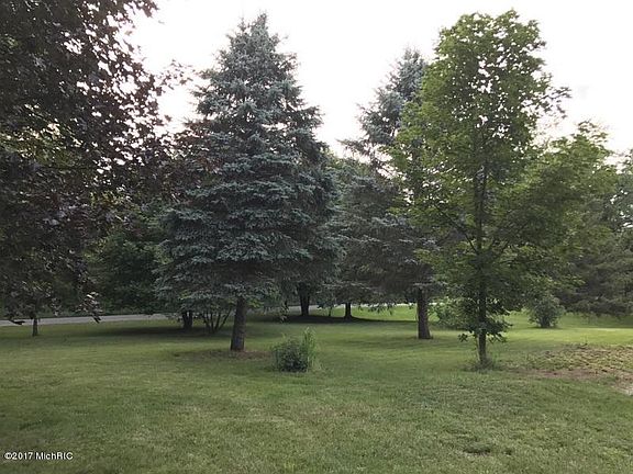 5th image of 155 Sawyer Ave