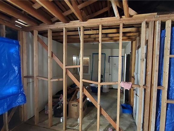 4th image of 16748 Tracy St
