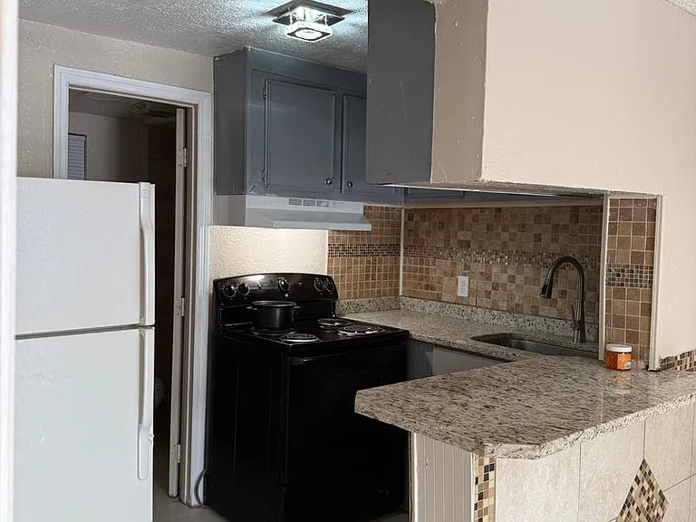 4570 Transport Rd — Photo 18