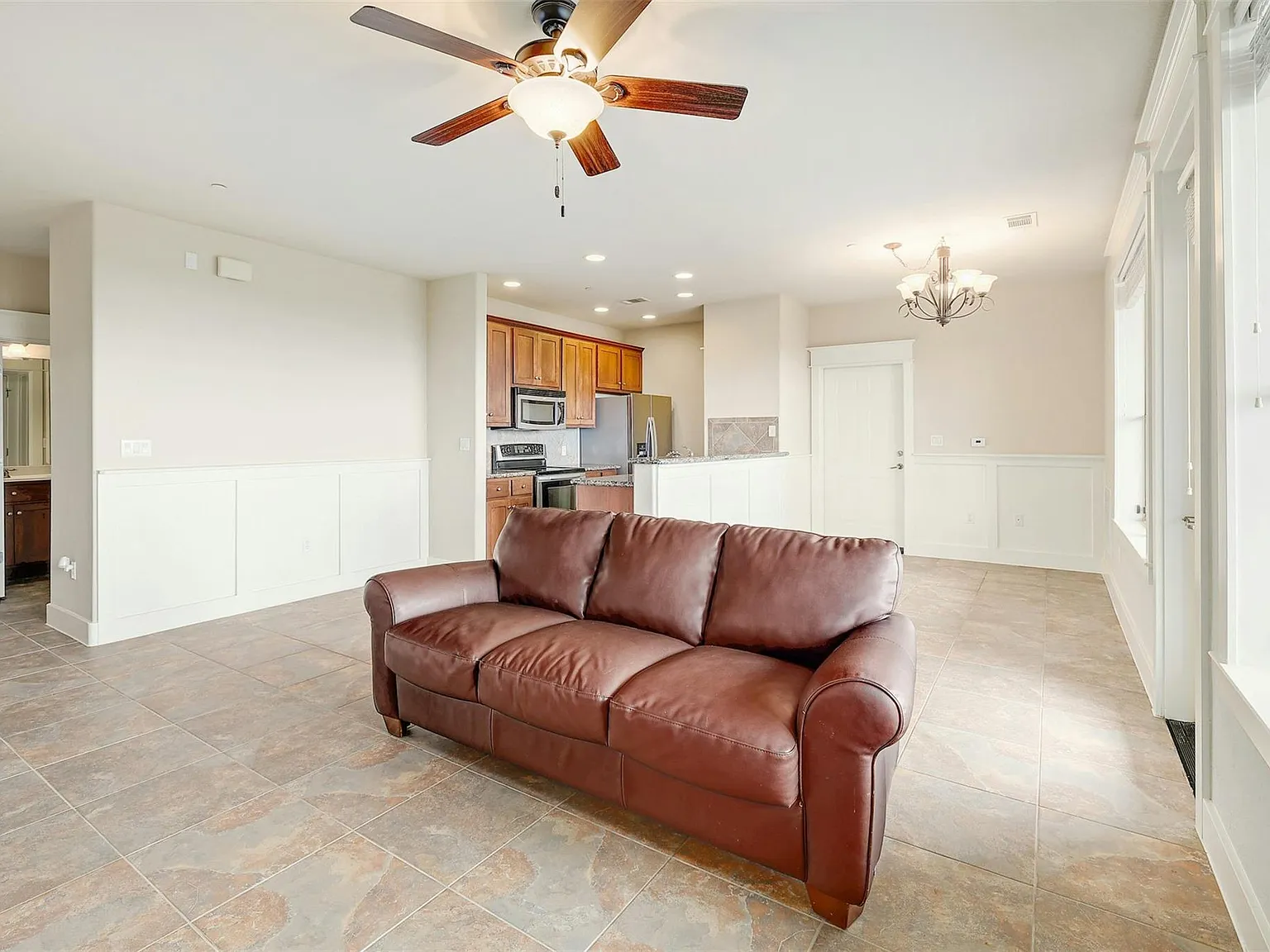 2 bed, 2.0 bath, 1084 sqft, $1,900 — Photo 4