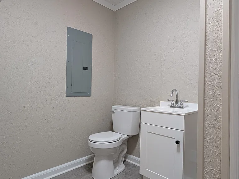220 Travis Ln — Photo 13