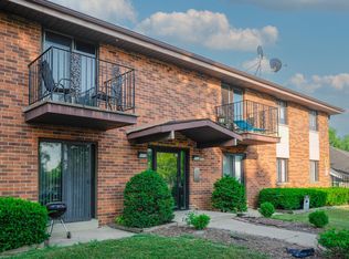 7512 N Granville Rd #104, Milwaukee, WI 53224