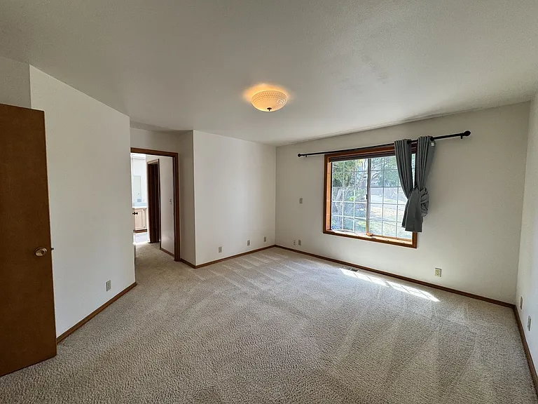 1033 S 232nd St — Photo 26