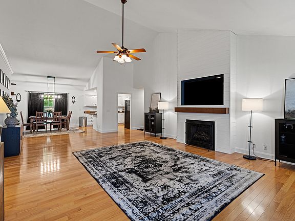 4th image of 1029 Ashlyn Dr