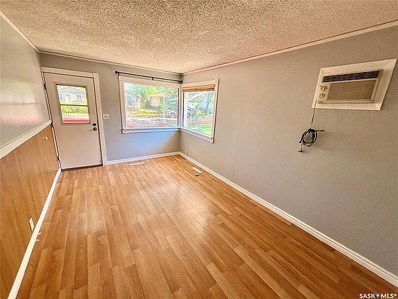 3rd image of 314 Retallack STREET