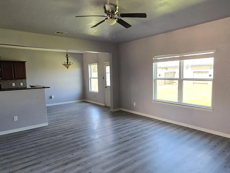2318 Oyster Bay Ave — Photo 3