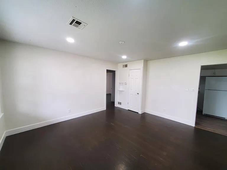 631 N Edwards Ave — Photo 9