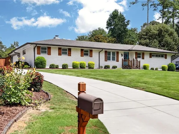 47 Rhodes Dr, Marietta, GA 30068