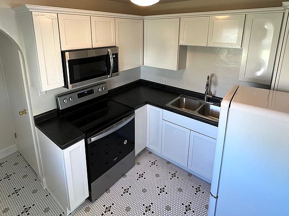 3rd image of 1226 N Chester Ave