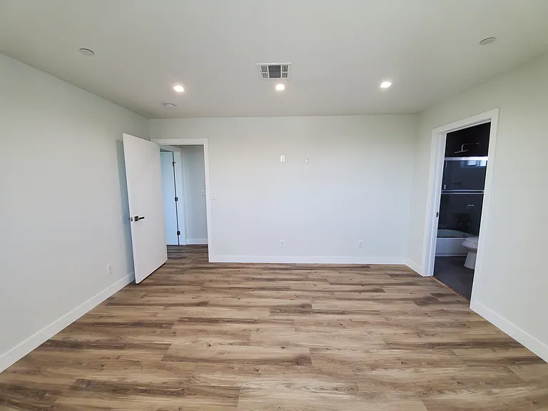 2337 Crenshaw Blvd #1/2 — Photo 10