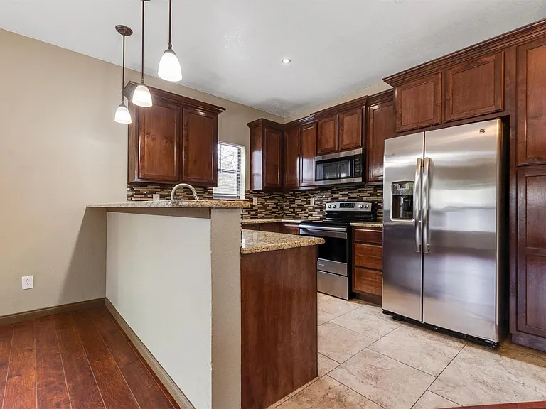 1400 N Cuernavaca Dr #B — Photo 3