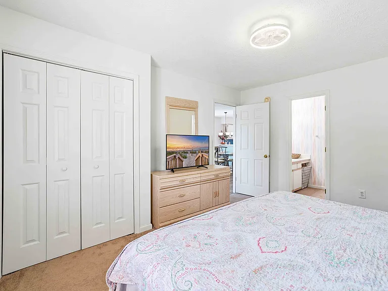 510 White River Dr #24F — Photo 4