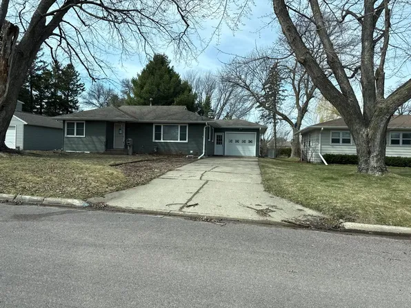 804 5th St SW, Waseca, MN 56093
