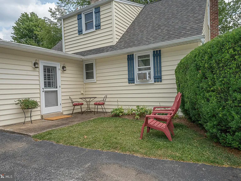 533 Monument Ave — Photo 33
