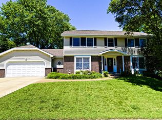 1964 Claymills Dr, Chesterfield, MO