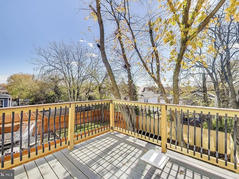 5333 Hayes St NE — Photo 4