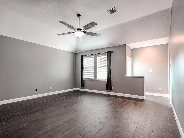 8515 Holly Spring Ln — Photo 10