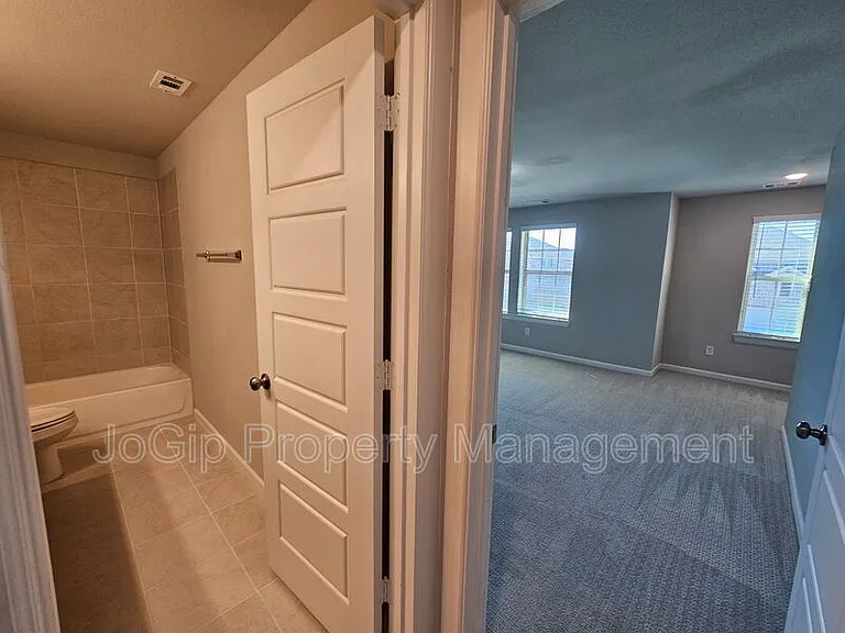 1740 Jamestown Dr — Photo 56