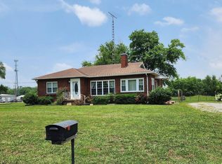 715 Bailey Ln, Benton, IL 62812