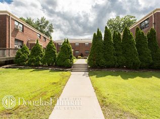 7428 220th St, Flushing, NY 11364