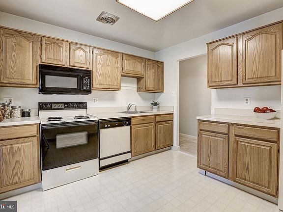 3rd image of 5821 Edson Ln APT 302