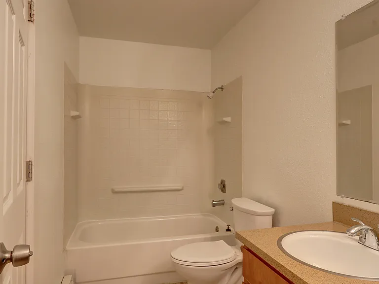 2130 S 107th St #E5 — Photo 13