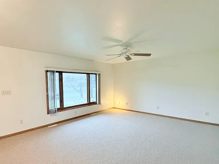 W249S7860 Center Dr — Photo 3